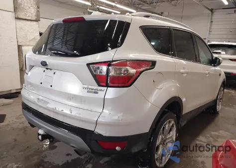 2017 Ford Escape Titanium z USA, uszkodzony, nr VIN 1FMCU9J93HUC69256